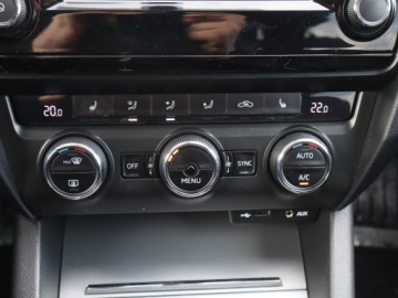 Skoda Octavia III Liftback 1.6 TDI CR DPF 110KM 2015 Skoda Octavia 1.6 TDI, Salon Polska, Xenon, zdjęcie 11