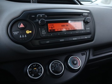 Toyota Yaris III Hatchback 5d Facelifting 1.0 VVT-i 69KM 2014 Toyota Yaris 1.0 VVT-i, Salon Polska, Serwis ASO, zdjęcie 11