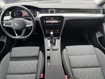 Volkswagen Passat B8 Variant Facelifting 1.5 TSI EVO 150KM 2023 Volkswagen Passat reflektory LED kamera nawigacja tempomat aktywny FV, zdjęcie 20