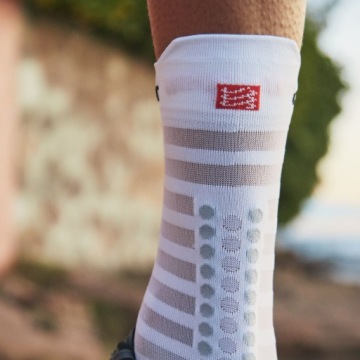Носки COMPRESSPORT V4 ULTRALIGHT RUN HIGH T2