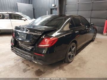 Mercedes Klasa E W213 2019 Mercedes-Benz Klasa E 2019 Mercedes-Benz E-Class E 300 4MATIC Sedan 2.0, zdjęcie 5