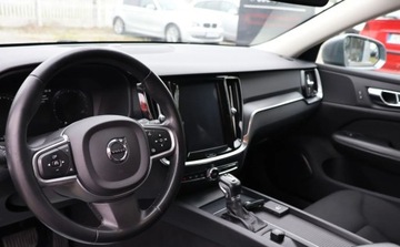 Volvo V60 II  Kombi 2.0 D3 150KM 2019 Volvo V60 NAVIGACJA, Grzane Fotele, Multifunkcja, Tempomat, Czujniki, Auto, zdjęcie 6