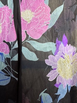 Kimono w kwiaty z elastyczną talią czarne 5XL 50