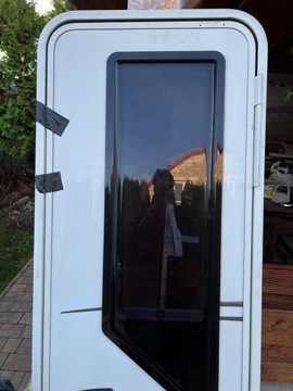 ВХОДНЫЕ ДВЕРИ DOMETIC RAPIDO