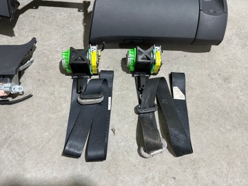 ДАТЧИК РЕМНЕЙ БЕЗОПАСНОСТИ КОНСОЛЬ TOYOTA YARIS II НА ПРИБОРНОЙ ПАНЕЛИ