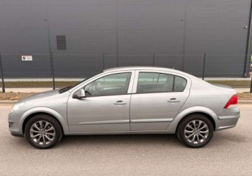 Opel Astra H Sedan 1.6 ECOTEC 115KM 2010 Opel Astra LIFT SEDAN 1.6i 115ps Tylko164TysPrzebiegu SerwisASO 1Wlascicie, zdjęcie 4