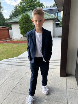 Костюм-двойка для мальчика темно-синего цвета, размер 122.