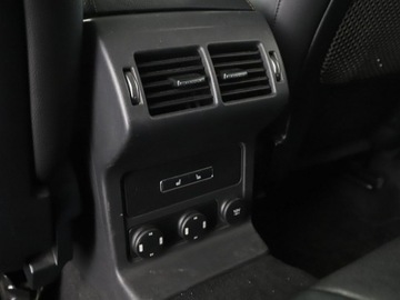 Jaguar F-Pace SUV 2.0 i4D 180KM 2018 Jaguar F-PACE 20d Automat AWD Prestige Navi, zdjęcie 38