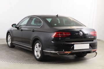 Volkswagen Passat B8 Limousine 2.0 TDI BlueMotion SCR 190KM 2016 VW Passat 2.0 TDI, Salon Polska, 187 KM, 4X4, zdjęcie 3