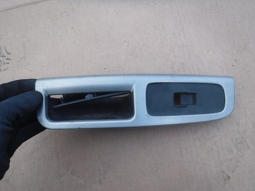 UCHWYT RĄCZKA DRZWI PRAWY PRZÓD VOLVO V50 8663815