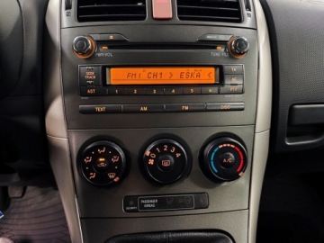 Toyota Auris I Hatchback 1.6 i 16V VVT-i 124KM 2007 Toyota Auris I 1.6 benzyna, Klima, 131 tyś km, zdjęcie 10