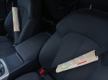 FIAT 500 ЧЕХОЛЫ НА РЕМНИ БЕЗОПАСНОСТИ АЛЬКАНТАРА БЕЖЕВЫЙ БЕЖЕВЫЙ 2 ШТ. С ВЫШИВКОЙ