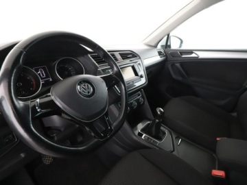 Volkswagen Tiguan I SUV Facelifting 1.4 TSI BlueMotion Technology 125KM 2016 Volkswagen Tiguan PDC hak klima, zdjęcie 13