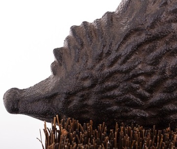 Чугунная коричневая стилизованная декоративная щетка для чистки обуви.