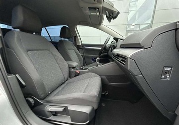 Volkswagen Golf VIII Hatchback 1.5 TSI EVO 130KM 2021 Volkswagen Golf Life Pakiety, ACC, Podgrzewane fotele, Podgrzewana kierow, zdjęcie 16