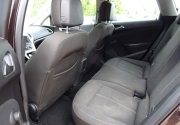 Opel Astra J Sports Tourer Facelifting 1.7 CDTI ECOTEC 110KM 2013 Opel Astra 1.7d-klimatron-duze radio-alu-0placony 1.7 Diesel 110KM, zdjęcie 13