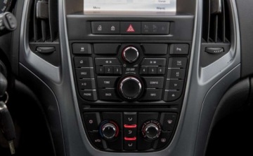 Opel Astra J GTC 1.4 Turbo ECOTEC 120KM 2015 Opel Astra Opel Astra 1.4 Benzyna 120KM, zdjęcie 38