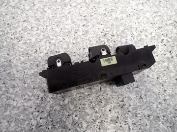 HYUNDAI VELOSTER I 11-18 PŘEPÍNAČ OKNO PANEL PŘEDNÍ LEVÝ