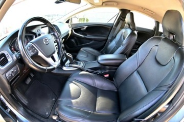 Volvo V40 II Hatchback Facelifting 2.0 D2 120KM 2016 Volvo V40 Iscription LiFT Full Led Digital Skóra, zdjęcie 5