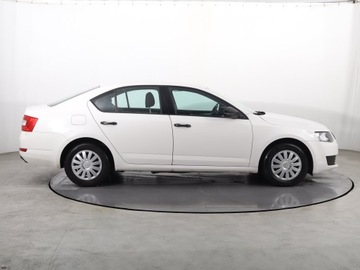 Skoda Octavia II Hatchback Facelifting 1.6 TDI CR DPF 105KM 2013 Skoda Octavia 1.6 TDI, Klima, Parktronic, zdjęcie 5