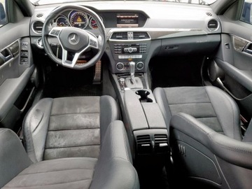 Mercedes Klasa C W205 2013 Mercedes-Benz Klasa C 63 AMG 2013 6.2l 6.2 Benzyna 451KM, zdjęcie 8