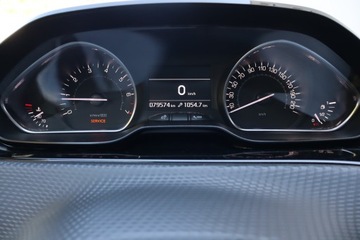 Peugeot 2008 I SUV 1.2 PureTech 110KM 2015 Peugeot 2008 1.2 PureTech, Salon Polska, zdjęcie 10