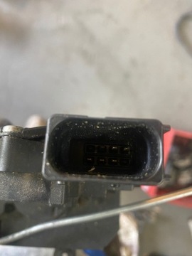 CORSA D ZÁMEK DVEŘE LEVÝ PŘEDNÍ 6PIN 13258271