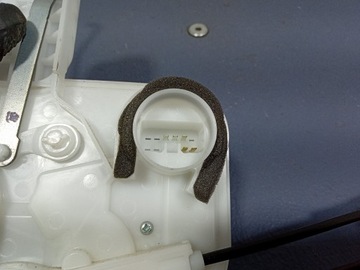 MITSUBISHI ASX I 10- C4 AIRCROSS ZÁMEK DVEŘE PŘEDNÍ LEVÝ 5 PIN A047218