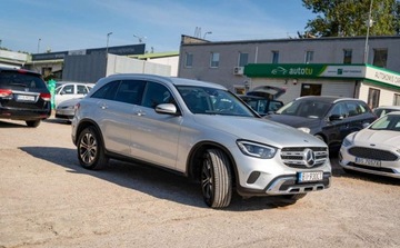 Mercedes GLC C253 2019 Mercedes-Benz GLC Mercedes-Benz Klasa GLC GLC 300 4Matic 258KM 2.0 Benzyna, zdjęcie 3