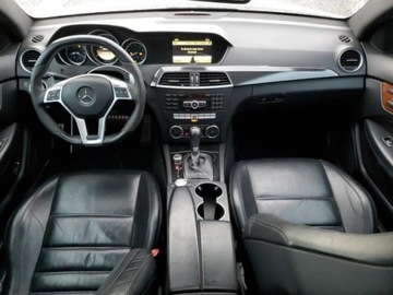 Mercedes Klasa C W204 2012 Mercedes-Benz Klasa C 63 Amg 2012 6.3 Benzyna 451KM, zdjęcie 7