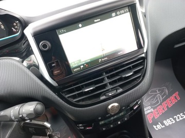 Peugeot 2008 I SUV Facelifting 1.2 PureTech 110KM 2017 Peugeot 2008 Navi Klimatronik Sensor Alu PDC 1.2 Benzyna 110KM, zdjęcie 19