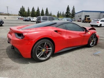 Ferrari 2016 Ferrari 488 Pista 2016 Ferarri 488 GTB 3.9 Benzyna 660KM, zdjęcie 3