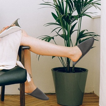 10 пар одноразовых тапочек для отдыха в отеле.