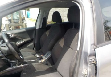 Peugeot 2008 I SUV Facelifting 1.2 PureTech 82KM 2016 Peugeot 2008 Okazja 1.2 Benzyna 82KM, zdjęcie 19
