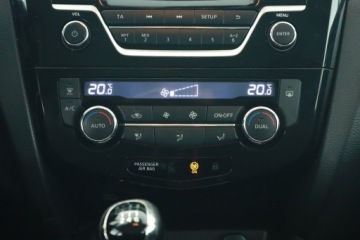 Nissan Qashqai II Crossover 1.2 DIG-T 115KM 2016 Nissan Qashqai 1.2 DIG-T, Salon Polska, Klima, zdjęcie 9