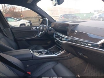 BMW X7 2025 BMW X7 M60I 2025 4.4 Benzyna 523KM, zdjęcie 9