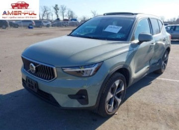 Volvo XC40 2024 Volvo XC 40 B5 Plus Bright Theme 2024 2.0 Benzyna 247KM