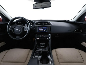 Jaguar XE Sedan 2.0 i4 180KM 2015 Jaguar XE 20d Pure Automat Klimatronik Nawigacja, zdjęcie 14
