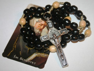 Мужские или женские деревянные четки на св. струне. Медальон с крестом Бенедикта.