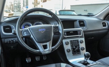 Volvo V60 I Kombi 2.0 D3 163KM 2011 Volvo V60 2,0d 163KM Bezwypadkowy R-Design 2.0 Diesel 163KM, zdjęcie 8