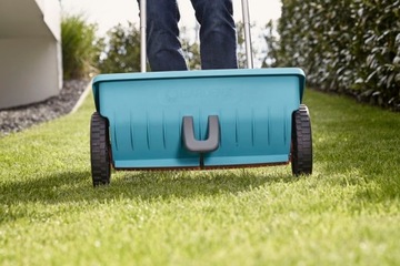Универсальная ручная сеялка для травы и удобрений Gardena L/00432-20 CHANCE