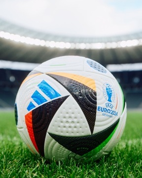 Подарочная коробка adidas Football for EURO 2024 Fussballliebe League r 5