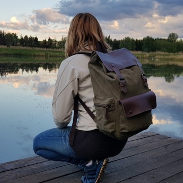 Plecak Markroyal na laptopa 15,6 vintage płótno oliwkowy z klapą magnesy