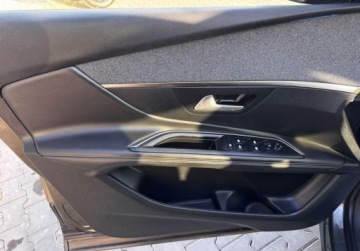 Peugeot 3008 II Crossover 1.2 PureTech 130KM 2018 Peugeot 3008 bezwypadekserwis asoALLUR BIZNESpanorama 1.2 Benzyna 130KM, zdjęcie 24