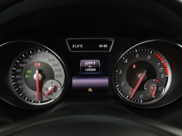 Mercedes CLA C117 Shooting Brake 1.6 180 122KM 2015 Mercedes CLA 180 półskóra navi klima grzane, zdjęcie 21
