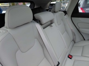 Volvo XC60 II 2023 Volvo XC 60 Lift mHEV Automat Kamera 360 Skora Panorama Radar 2.0 Benzyna, zdjęcie 19
