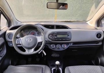 Toyota Yaris III Hatchback 5d Facelifting 1.0 VVT-i 69KM 2016 Toyota Yaris 2016r, 1.0 LPG. Uszkodzony lewy bok. Jezdzi. BenzynaLPG 70KM, zdjęcie 5