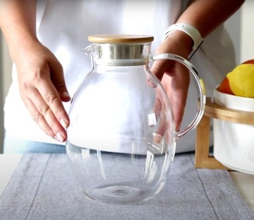 Графин для воды, соков и лимонада с бамбуковой крышкой Wilmax 2400 мл