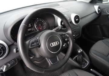 Audi A1 I Hatchback 3d 1.4 TFSI 122KM 2012 Audi A1 Sportback 1.4TSI 122KM Bezwypadkowy Oplcony Super Stan 1.4, zdjęcie 11