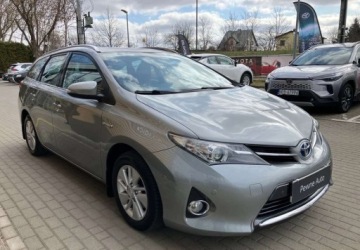 Toyota Auris II Touring Sports Hybrid 135 136KM 2014 Toyota Auris Toyota Auris 1.8 Hybryda 136KM, zdjęcie 9